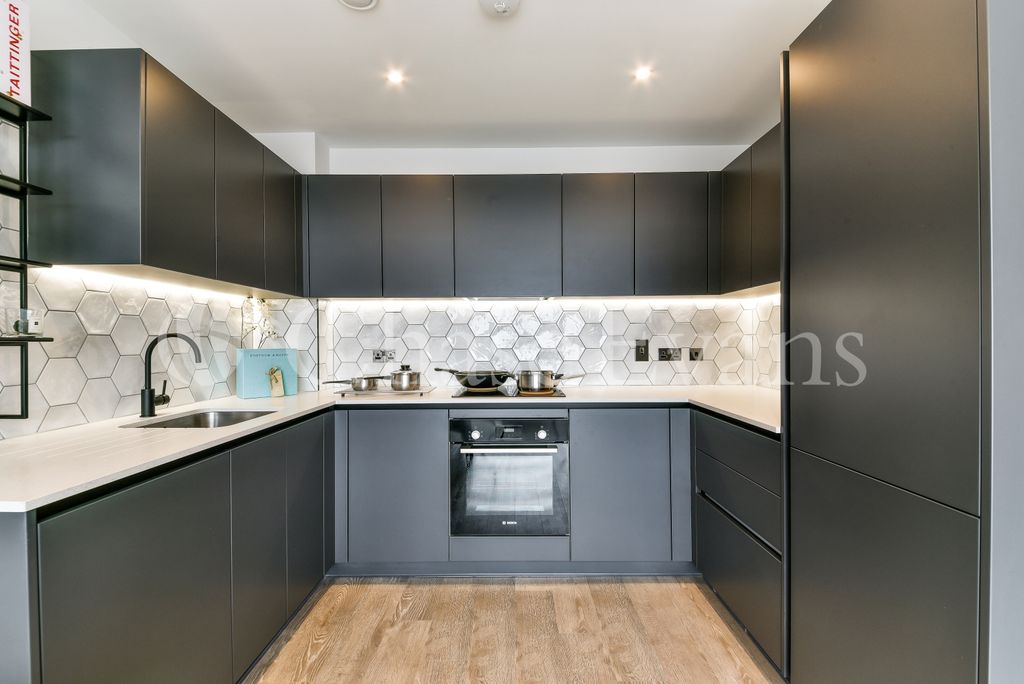 Property photo 2 of 12 Kitchen