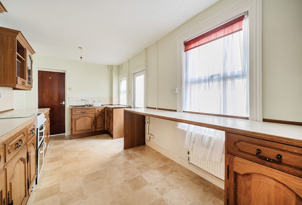 Property photo 3 of 18 1302958-3-683F180...