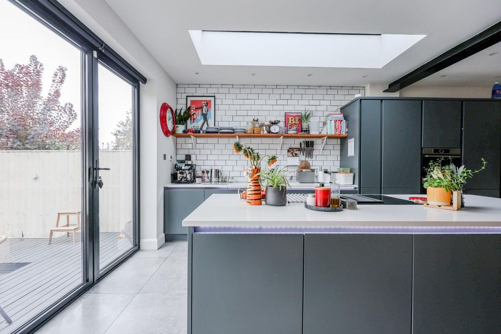 Property photo 3 of 33