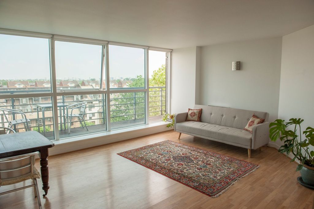 Property photo 2 of 21