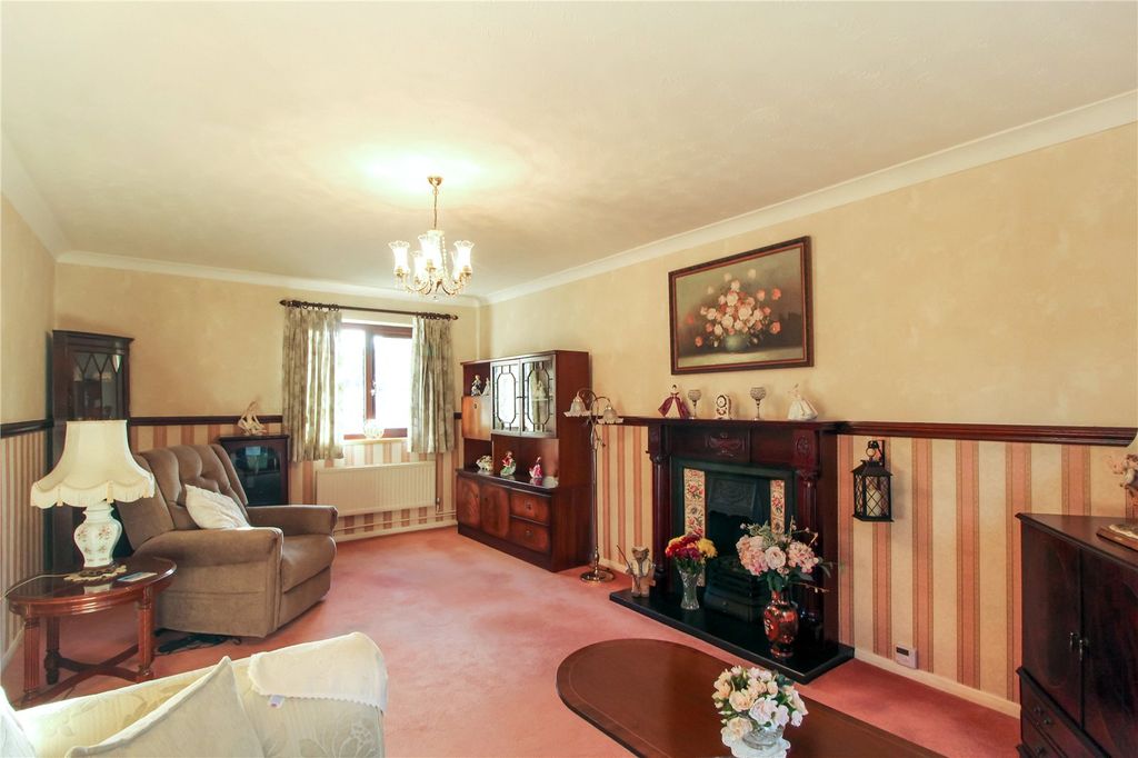 Property photo 2 of 19 Picture No. 27