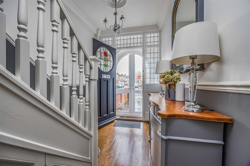 Property photo 2 of 28 105 Kirby Road, Copnor-Small-Porticomarketing-Sold