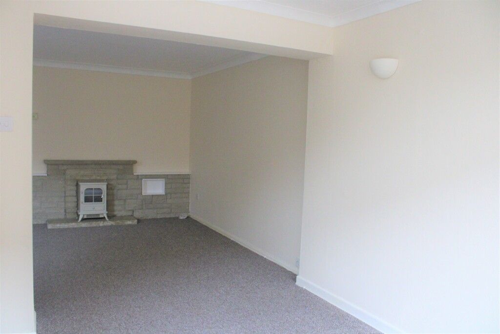 Property photo 3 of 20 Lounge