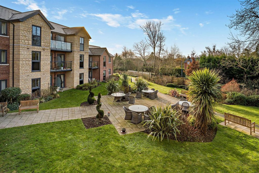 Property photo 1 of 28 Saxon Gardens