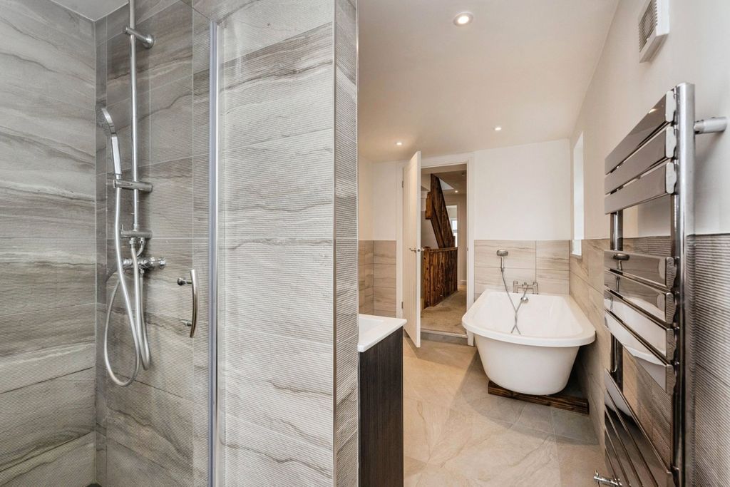 Property photo 3 of 17 Picture No. 24