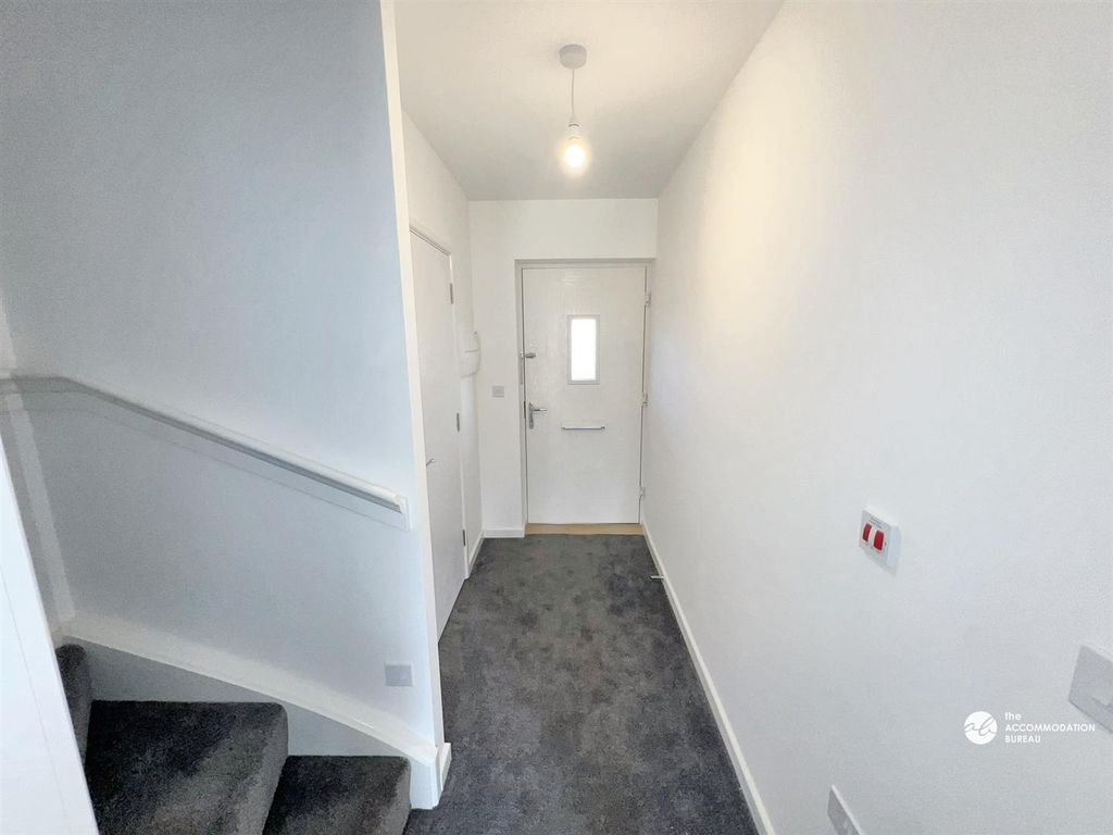 Property photo 2 of 12 Hallway.Jpg