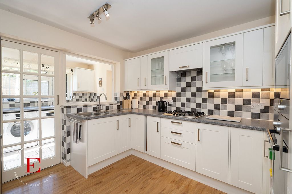 Property photo 3 of 28