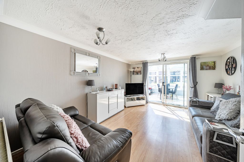 Property photo 2 of 20 1321189-7-686Fe64...