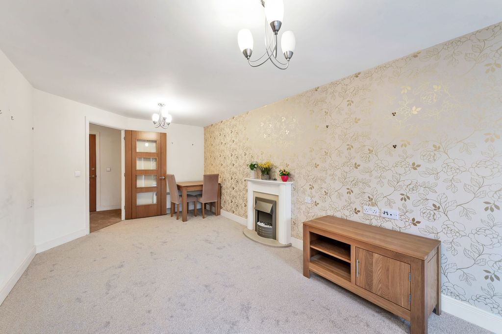 Property photo 2 of 9