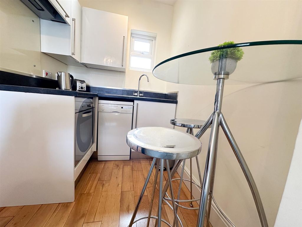 Property photo 3 of 7 Kitchen