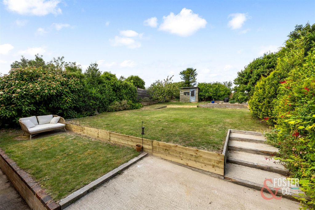 Property photo 2 of 29 Redhill Drive, 73-023.Jpg
