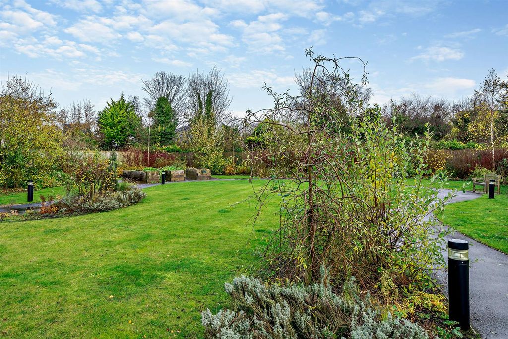 Property photo 1 of 34 8577062-Exterior06-800.Jpg