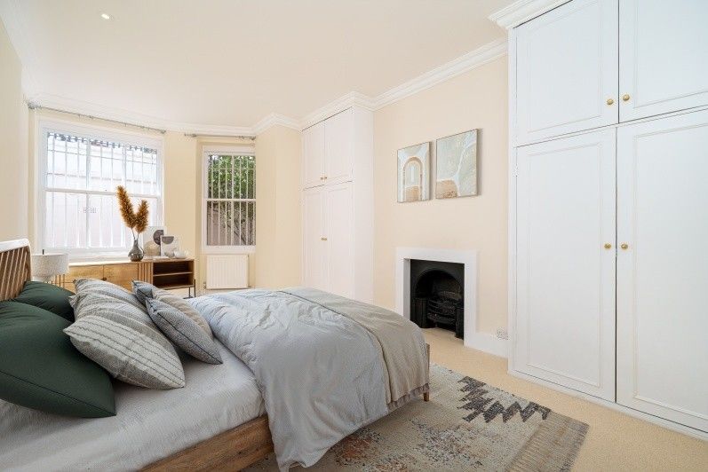 Property photo 2 of 15 Roland Gardens 16...