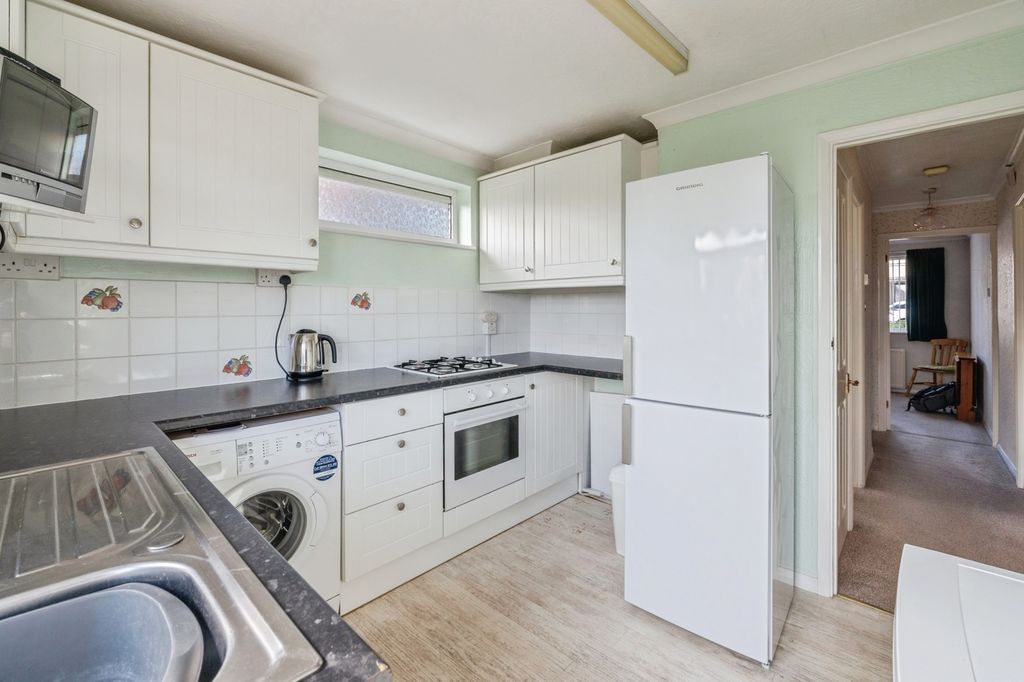 Property photo 1 of 17 Kitchen