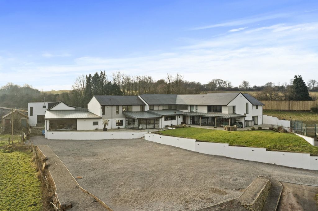 Property photo 1 of 53