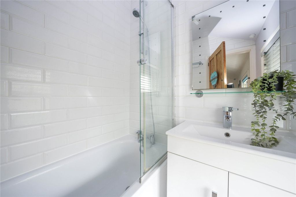 Property photo 1 of 10 En Suite