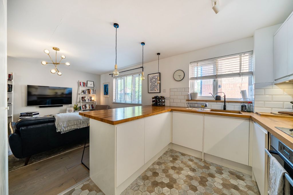 Property photo 2 of 15 5132982