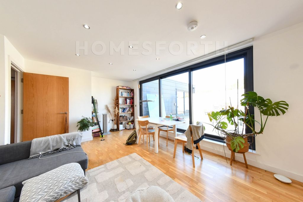 Property photo 1 of 13 Photo 13