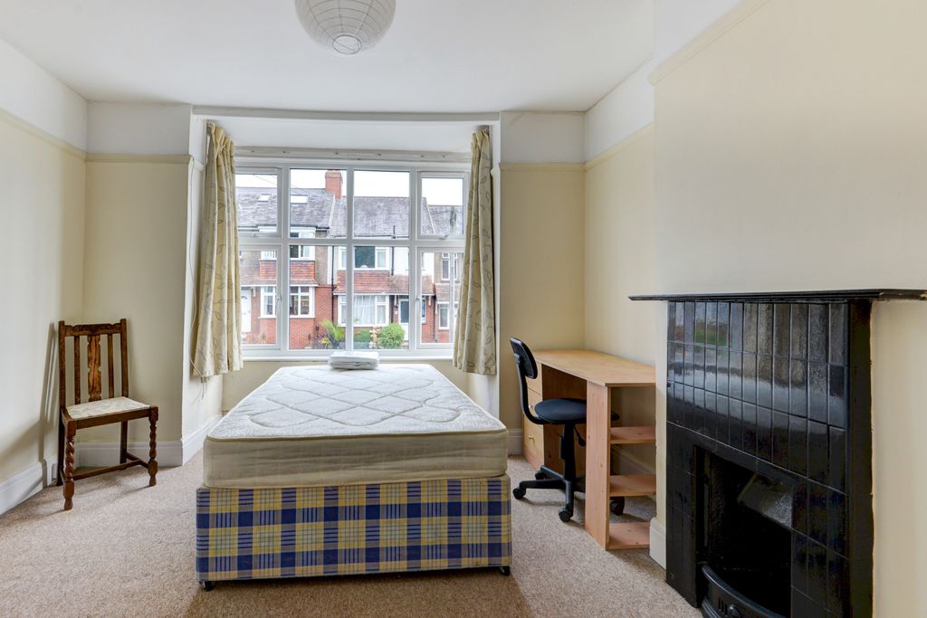 Property photo 1 of 21 A Spacious And Bright Master Bedroom With A Large ...