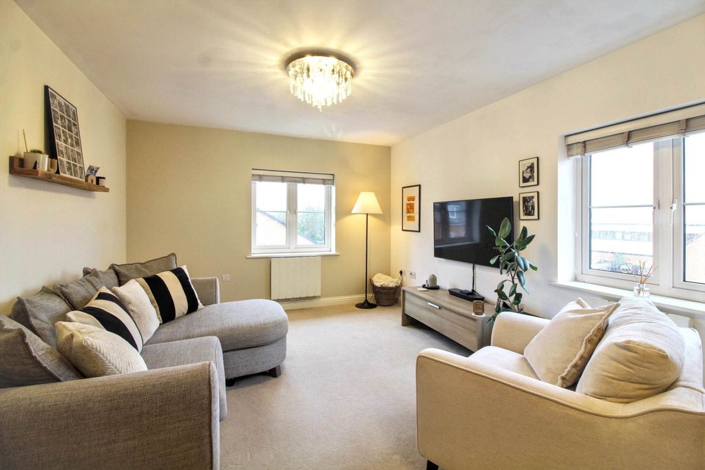 Property photo 2 of 8