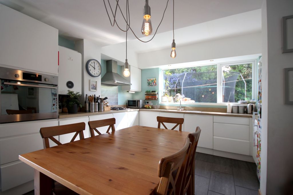 Property photo 2 of 28 Kitchen/Diner