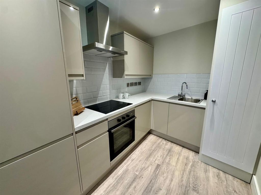 Property photo 2 of 9 1000050692.Jpg