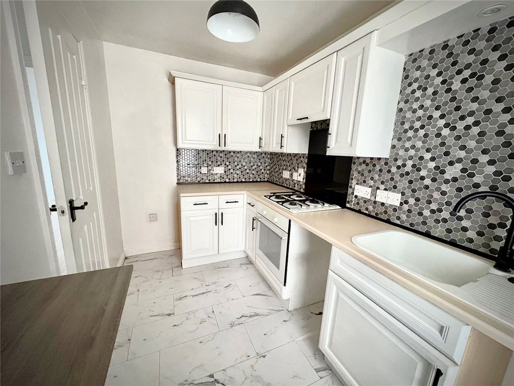 Property photo 3 of 8 Picture No. 16