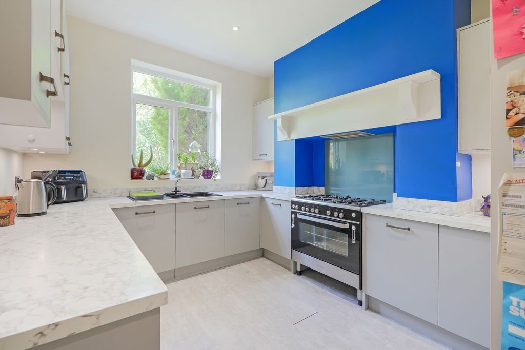 Property photo 2 of 34 Kitchen