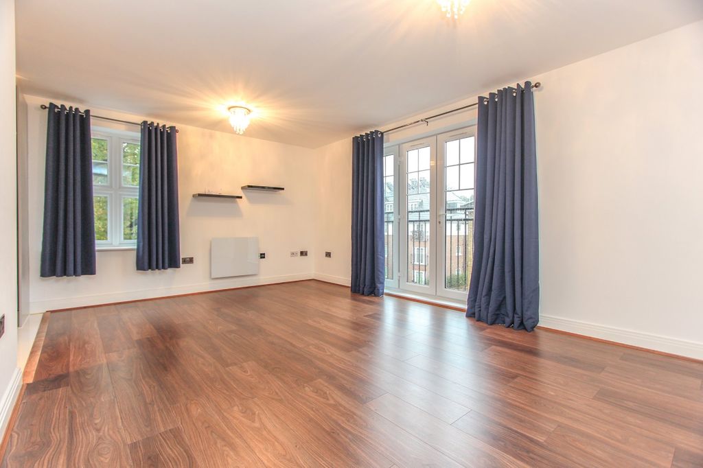 Property photo 3 of 10 Photo 02