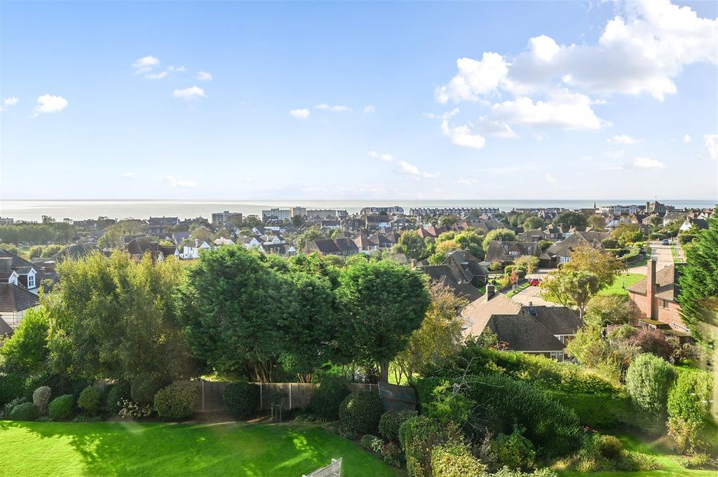 Property photo 1 of 22 18 St Peter’S Court Tn40 (13).Jpg