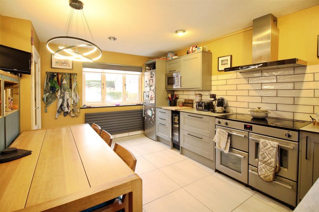 Property photo 2 of 16 Kitchen/Diner