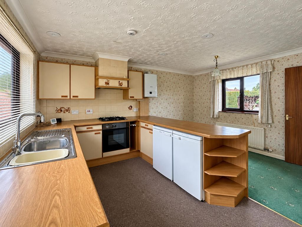 Property photo 3 of 7 Kitchen