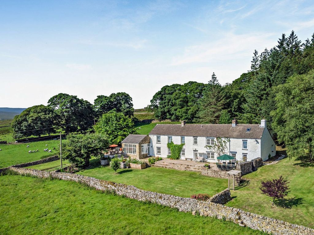 Property photo 1 of 21 High Fell House