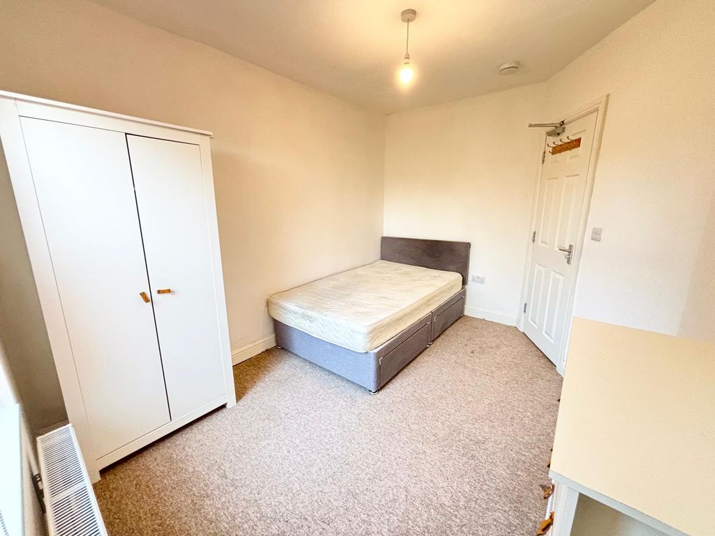 Property photo 2 of 8 2707Fde0-8954-4d16-9c6d-A936466Fa41E