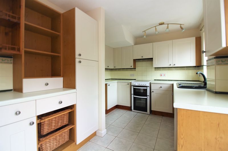 Property photo 3 of 12 Kitchen