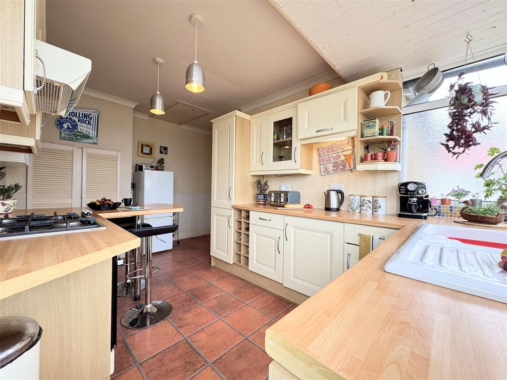 Property photo 2 of 24 Kitchen