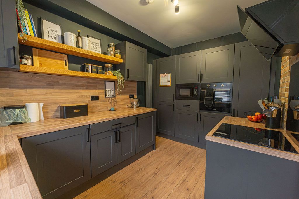 Property photo 2 of 28