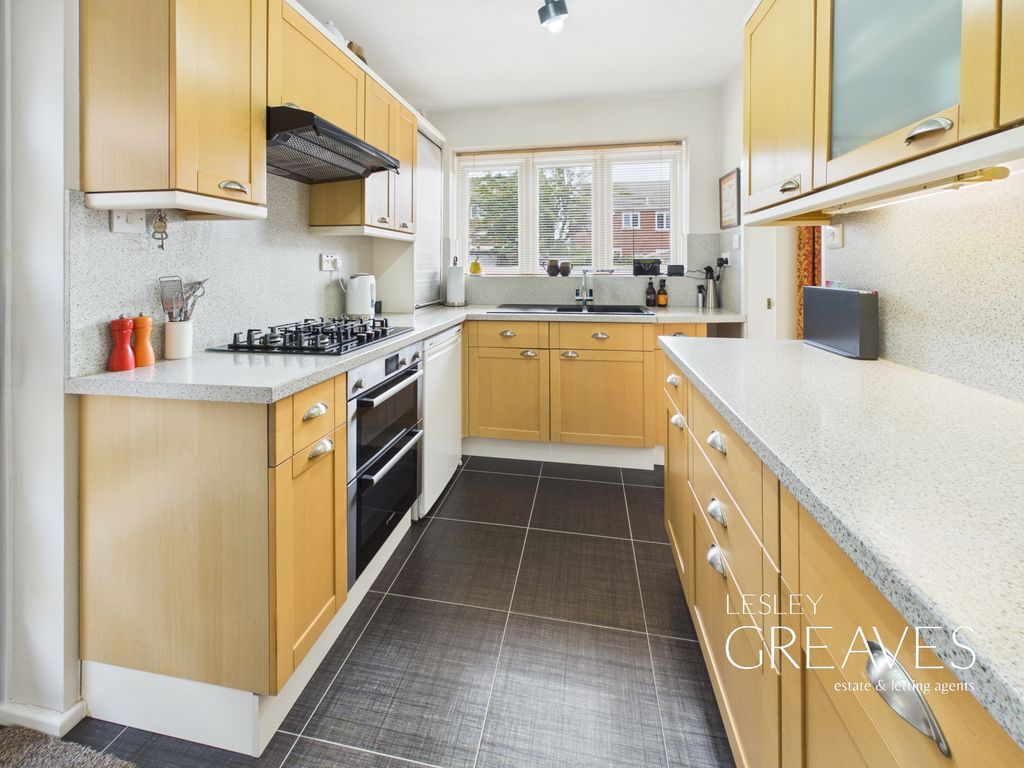 Property photo 3 of 19 Kitchen
