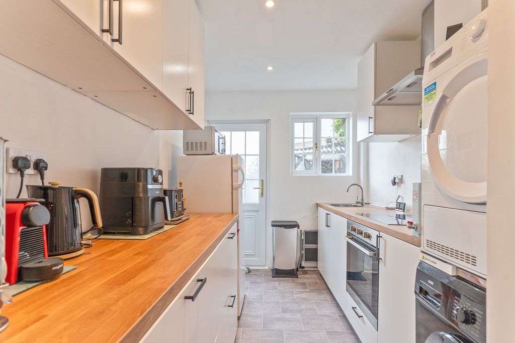 Property photo 2 of 21