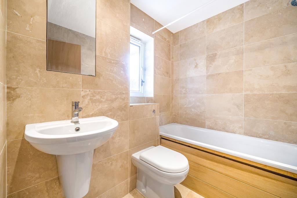 Property photo 2 of 11 Bathroom