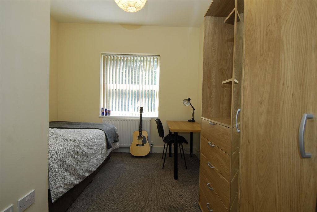 Property photo 2 of 5 Grovehousef4001.Jpg