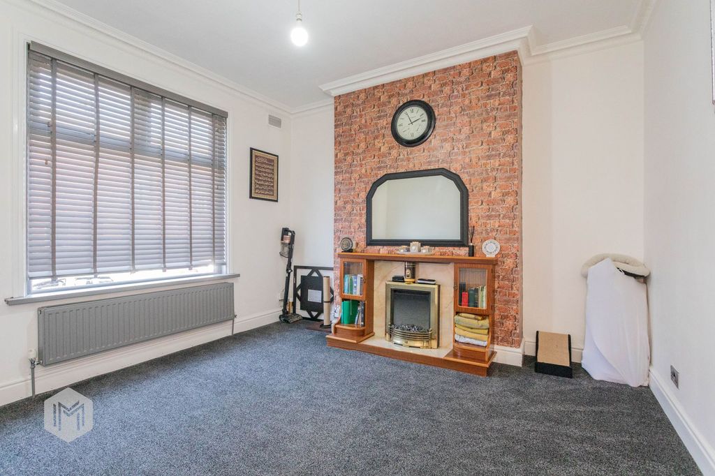 Property photo 2 of 25