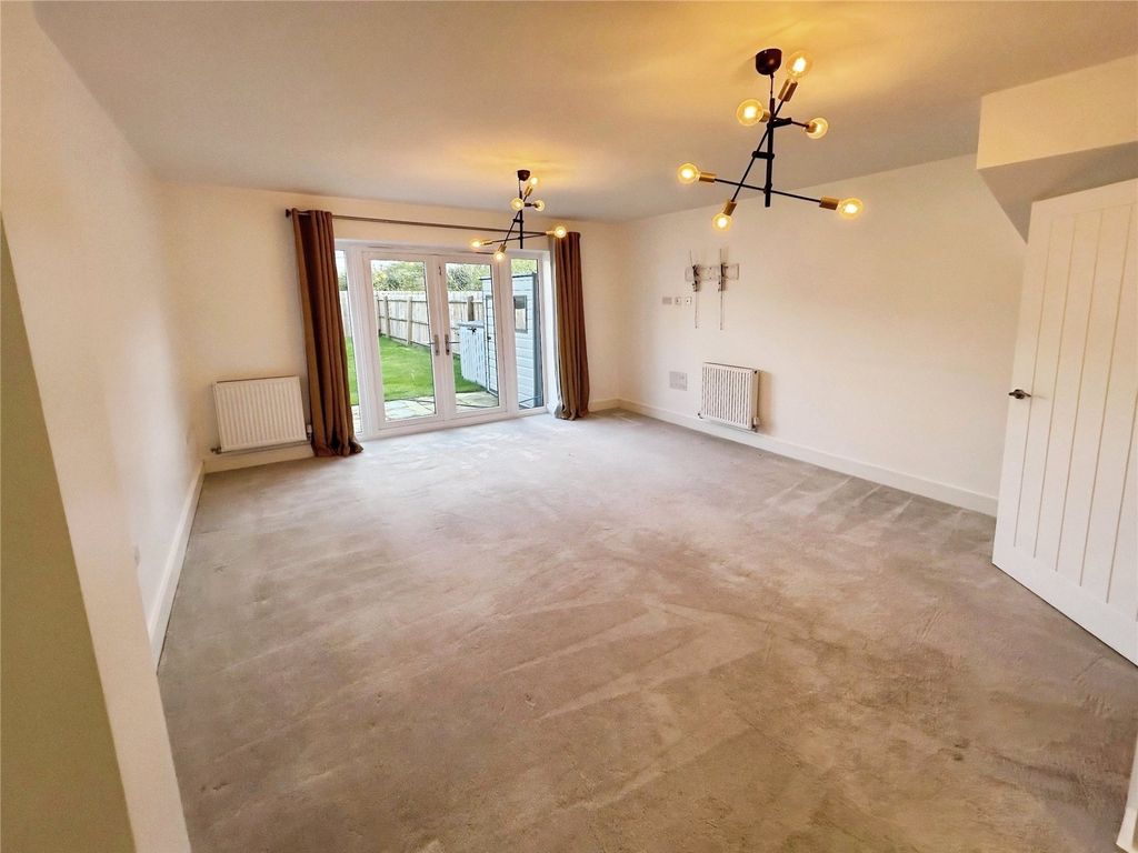 Property photo 2 of 14 Open Plan Lounge