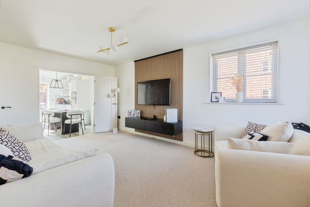 Property photo 3 of 19 Pbox-Img.Jpg