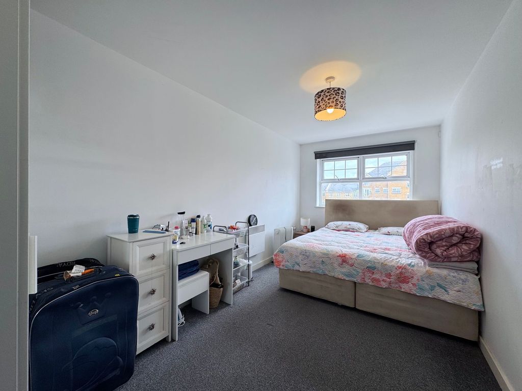 Property photo 2 of 8 Bedroom