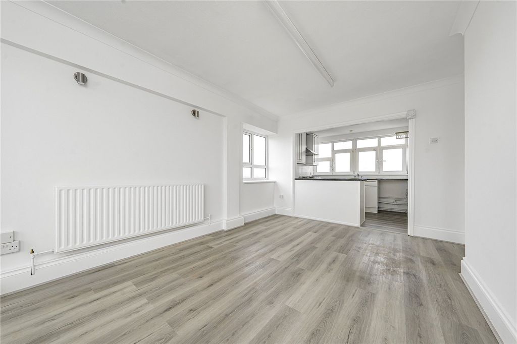 Property photo 3 of 14 Picture No. 12