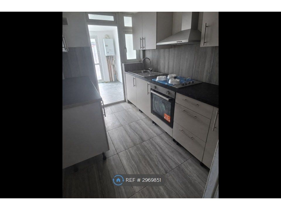 Property photo 3 of 16 Kitchen