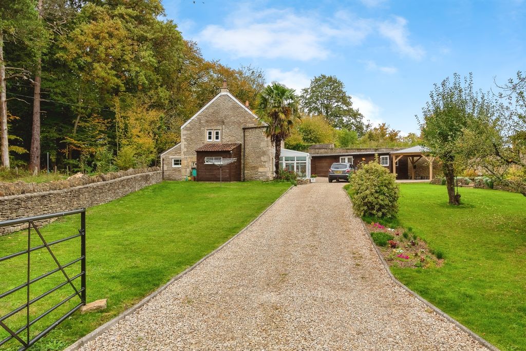 Property photo 2 of 20