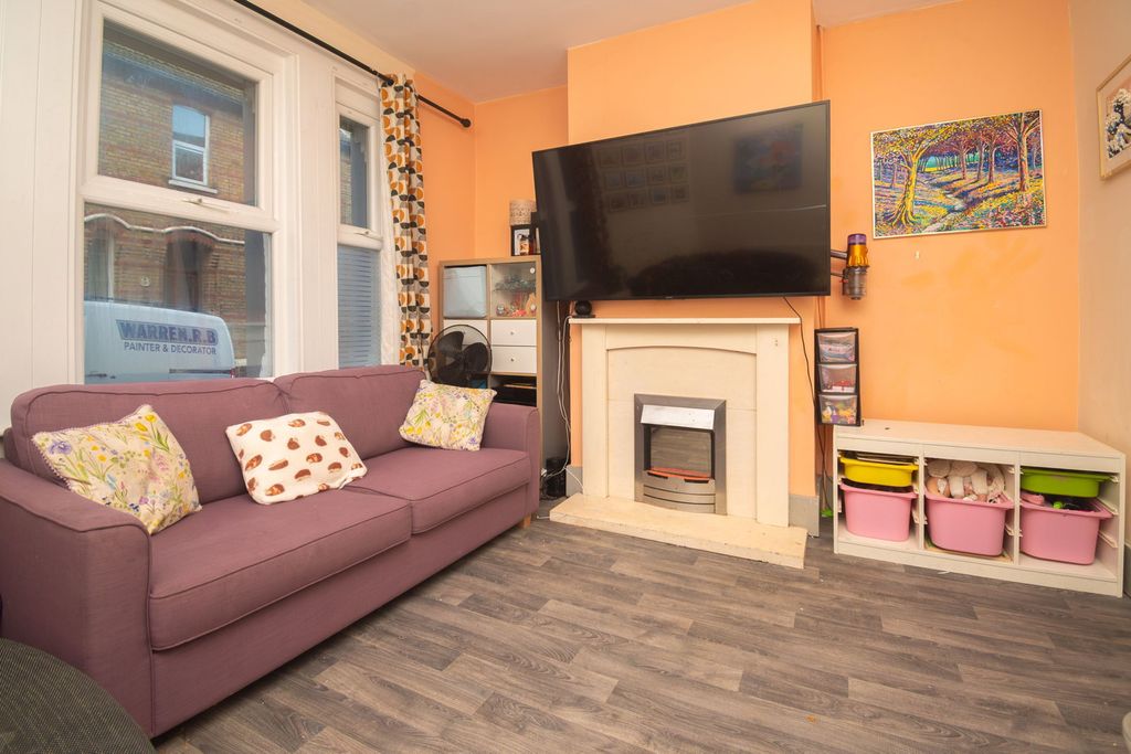 Property photo 2 of 18