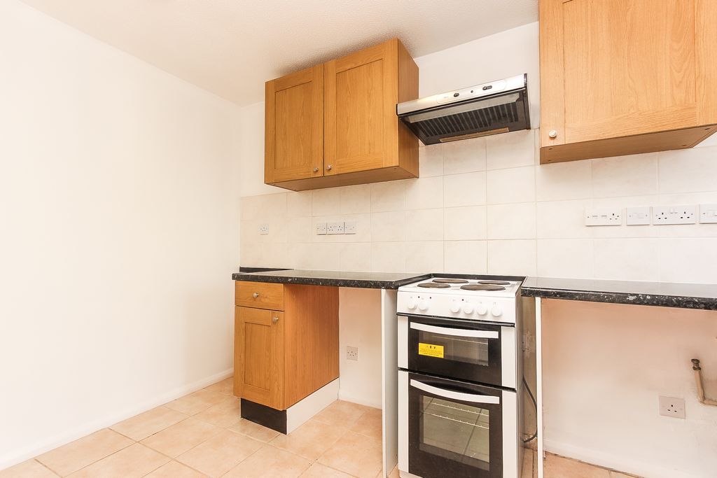 Property photo 3 of 8 Kitchen